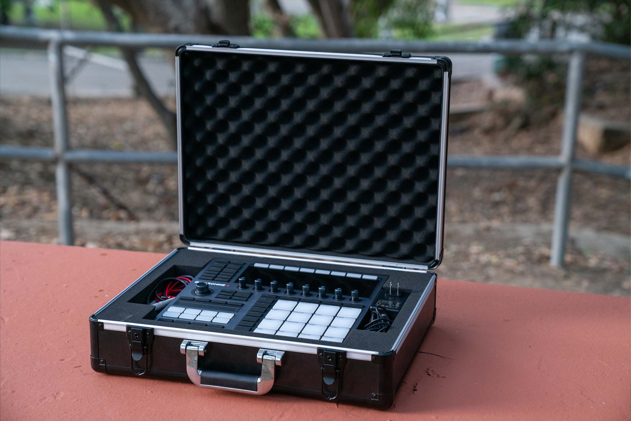 Native Instruments MASCHINE+ Hard Case – Analog Cases