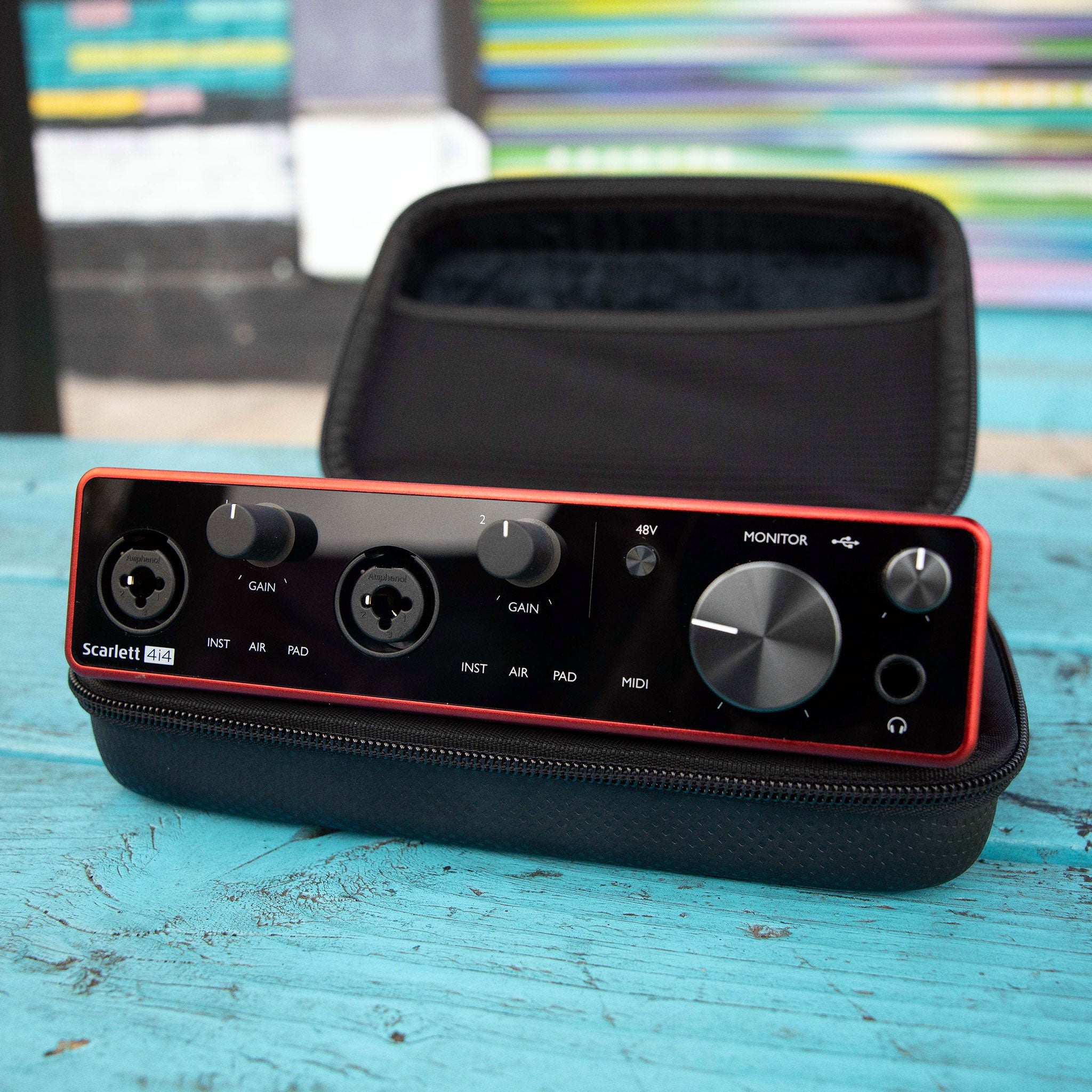 Focusrite Scarlett 8i8 3éme Génération - Support de montage sous Focusrite Scarlett 8i8 3éme Génération - Support de montage sous